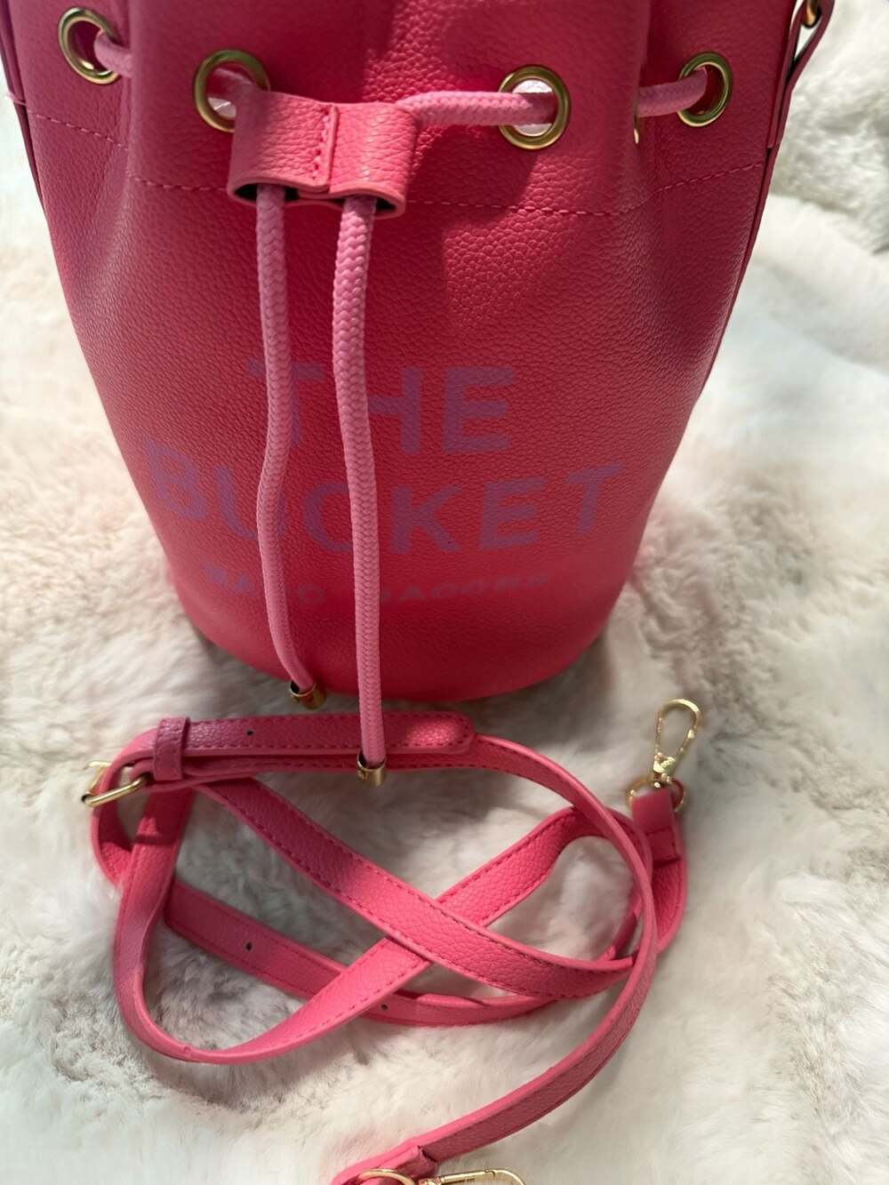 Marc Jacobs The Leather Bucket Bag in Pink